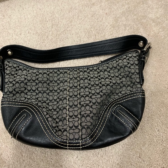 Coach purses!!💜💜💜 - Picture 5 of 6